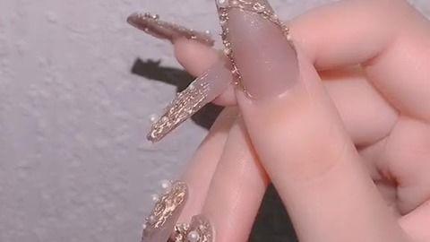 网红小花美甲教学图片,轻松打造时尚指尖艺术