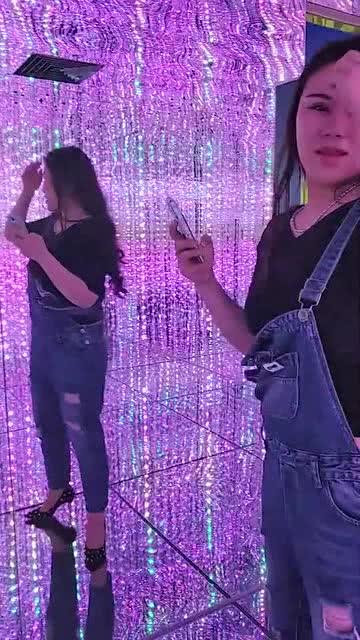 网红打卡小姐姐跳舞图片,网红小姐姐的动感舞姿打卡瞬间