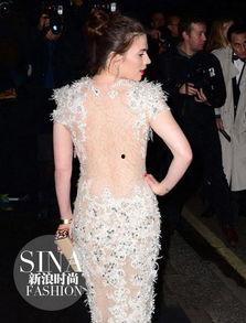 女明星真空胸,揭秘女明星真空胸的时尚密码