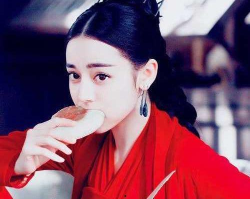 明星古装吃东西图片,明星古装下的美味演绎