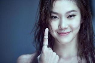 美女明星束缚,揭秘明星们的时尚束缚穿搭风潮