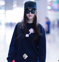 女明星戴的棒球帽,女明星棒球帽演绎街头风采
