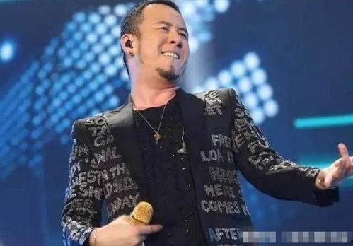 用绿色话筒的明星,揭秘绿色话筒背后的明星风采”